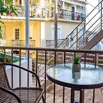 La Maison Plakes 3 Bdr *
