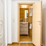La Maison Plakes 3 Bdr 아파트