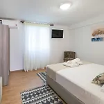 La Maison Plakes 3 Bdr 아파트 *