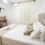 La Maison Plakes 3 Bdr *