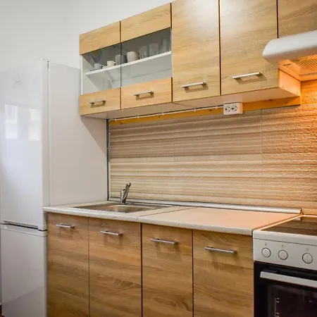La Maison Plakes 3 Bdr Apartment