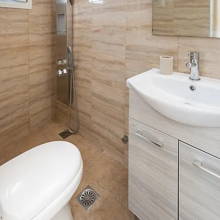 La Maison Plakes 3 Bdr *
