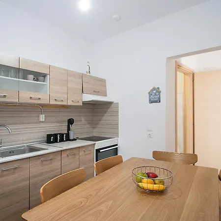 La Maison Plakes 3 Bdr アパート