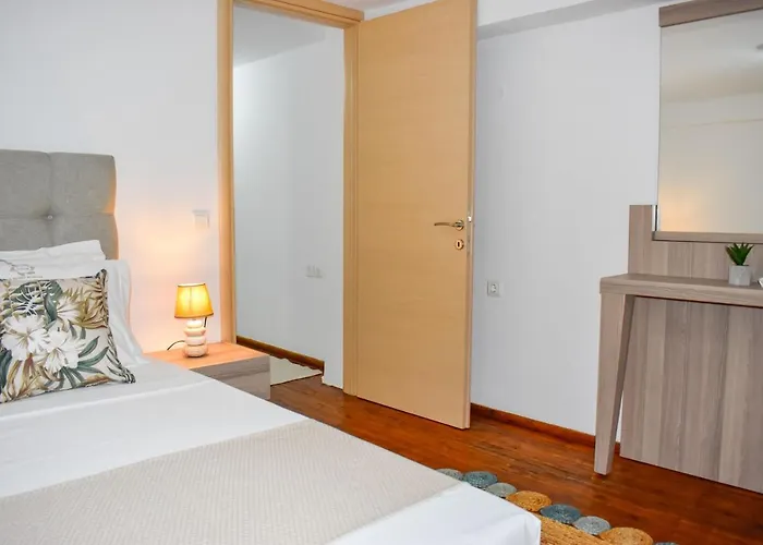 La Maison Plakes 3 Bdr דירה