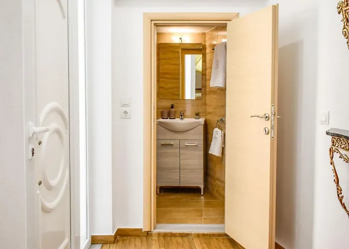 La Maison Plakes 3 Bdr דירה