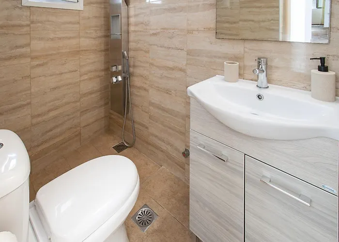 La Maison Plakes 3 Bdr *