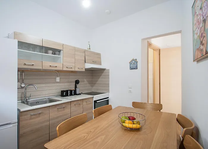 La Maison Plakes 3 Bdr דירה