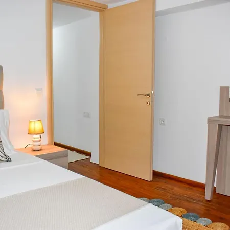 La Maison Plakes 3 Bdr Apartament