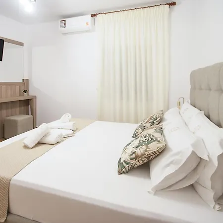 La Maison Plakes 3 Bdr *